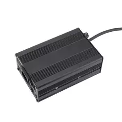 Зарядний пристрій акумуляторів Li-ion 16.8V, 4S, 15A, крокодили, індикація, 135х90х50mm Зарядний пристрій акумуляторів Li-ion 16.8V, 4S, 15A, крокодили, індикація, 135х90х50mm
