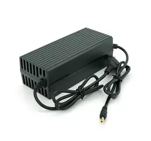 Зарядний пристрій Jinyi для акумуляторів Li-ion 24V(29,4V),7S,5A,штекер 5,5*2,5,з індикацією,BOX Зарядний пристрій Jinyi для акумуляторів Li-ion 24V(29,4V),7S,5A,штекер 5,5*2,5,з індикацією,BOX