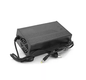 Зарядний пристрій для акумуляторів Li-ion Premium 36V(42V),10S,5A,штекер 5.5*2.5,з індикацією,BOX Зарядний пристрій для акумуляторів Li-ion Premium 36V(42V),10S,5A,штекер 5.5*2.5,з індикацією,BOX
