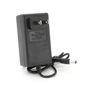 Зарядний пристрій для акумуляторів Li-ion 21V,5S,2A,штекер 5,5х2,1мм,LED-індикація + перехідник Зарядний пристрій для акумуляторів Li-ion 21V,5S,2A,штекер 5,5х2,1мм,LED-індикація + перехідник